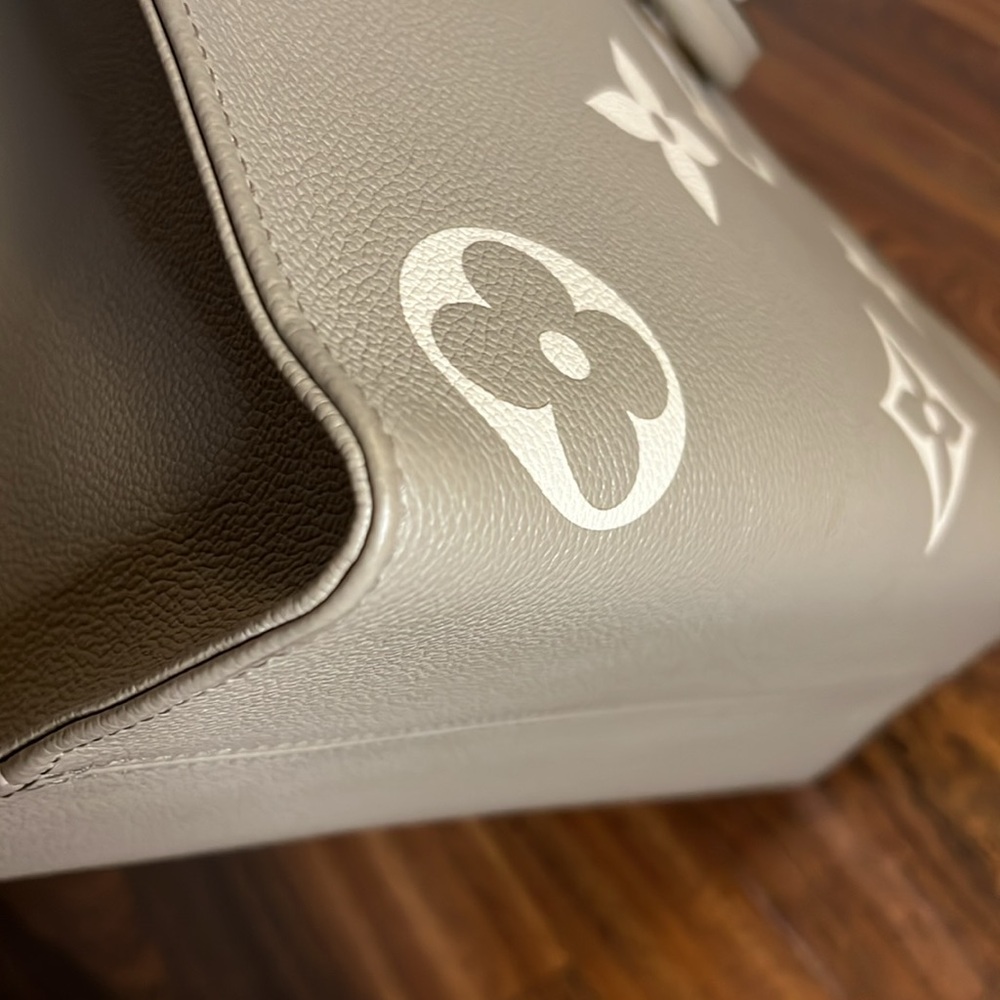 Louis Vuitton Gray Tote Bag with Monogram Design - Picture 6 of 13
